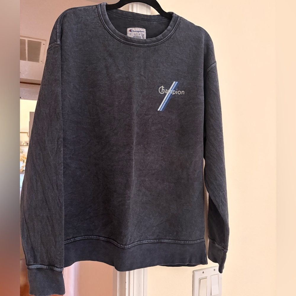 Champion Men's Sweatshirt, Mineral Dye Graphic Crewneck Sweatshirt